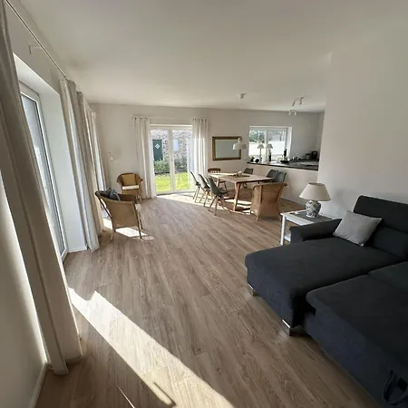 Casa vacanze Ostseetraum Und Wiesenwind *
